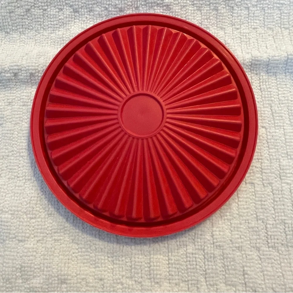 Tupperware Round Servalier Bright Pink LID ONLY 5